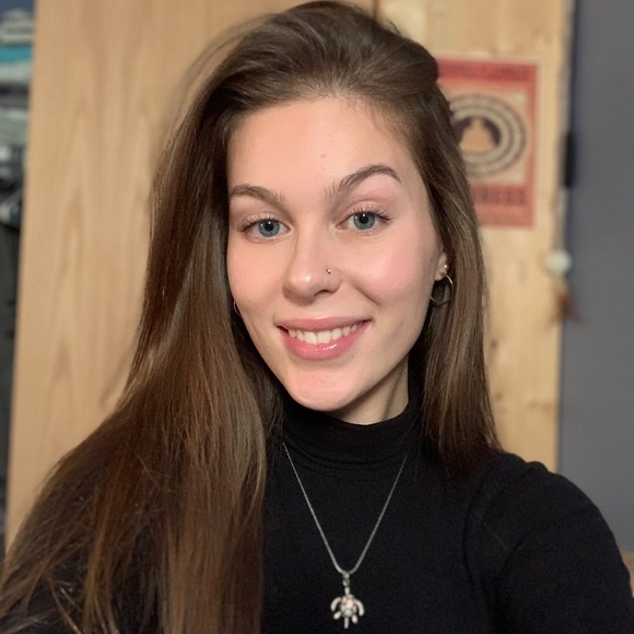 Meet your Posher, Emily - Picture 1 of 1